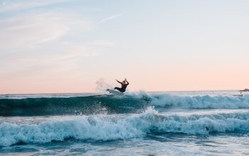 Surf : comment débuter et choisir la planche idéale pour vous ?